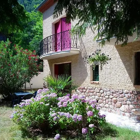 Jardin Thermal: Cozy Near Apartment