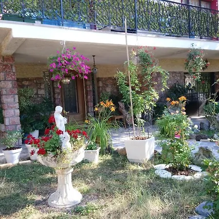 Jardin Thermal: Cozy Near Apartment *