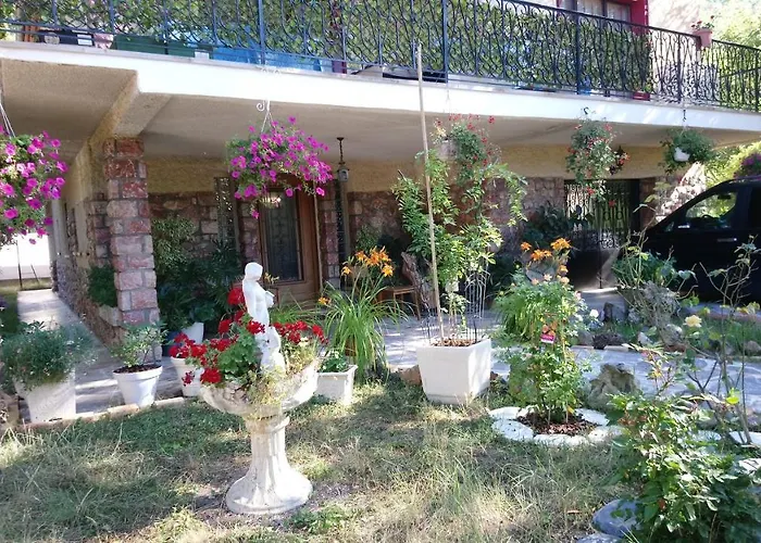 Jardin Thermal: Cozy Near Apartment *